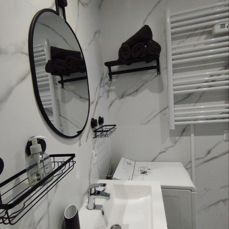 Le Ciald'Azur T3 COZY vue mer et proche du centre-ville - Two-Bedroom Apartment - 20