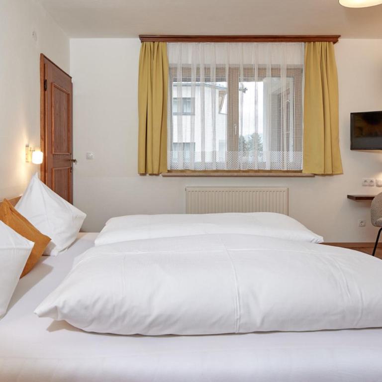 Landhaus Gollegger Appartements Flachau - Three-Bedroom Apartment with Balcony - 4