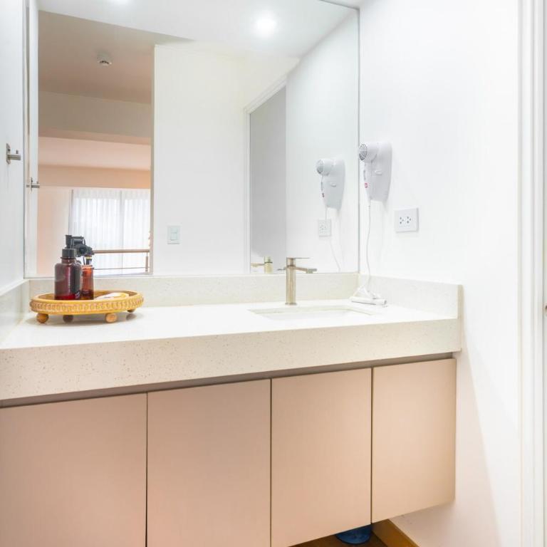 Double-height deluxe loft 50 m from Parque Kennedy - One-Bedroom Apartment - 29