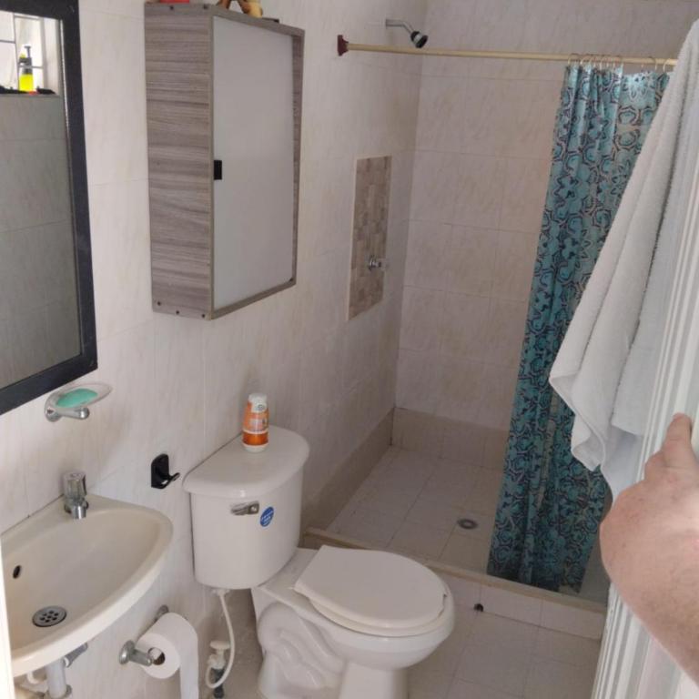 HABITACION COMODA CAMPESTRE, TODOS LOS SERVISIOS, AMBIENTE NO FAMILIAr - Double or Twin Room - 1