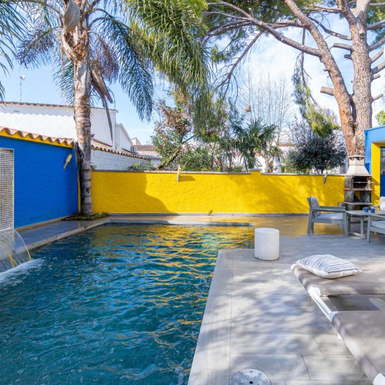 Casa con barbacoa , PISCINA con cascada , 4 HABITACIONES, capacidad HASTA 8-9 PERSONAS - Casa de 4 dormitorios - 10