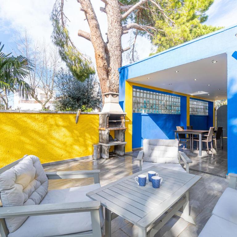 Casa con barbacoa , PISCINA con cascada , 4 HABITACIONES, capacidad HASTA 8-9 PERSONAS - Casa de 4 dormitorios - 11