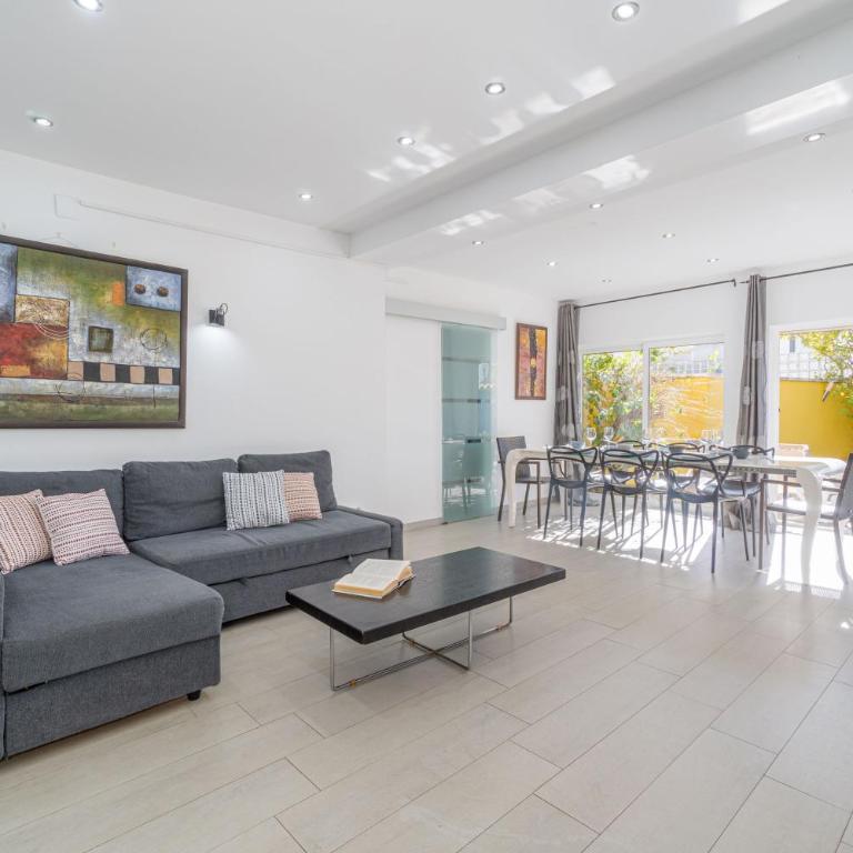 Casa con barbacoa , PISCINA con cascada , 4 HABITACIONES, capacidad HASTA 8-9 PERSONAS - Casa de 4 dormitorios - 19