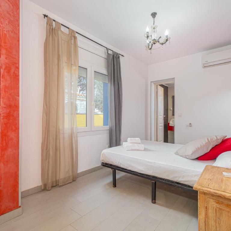 Casa con barbacoa , PISCINA con cascada , 4 HABITACIONES, capacidad HASTA 8-9 PERSONAS - Casa de 4 dormitorios - 25