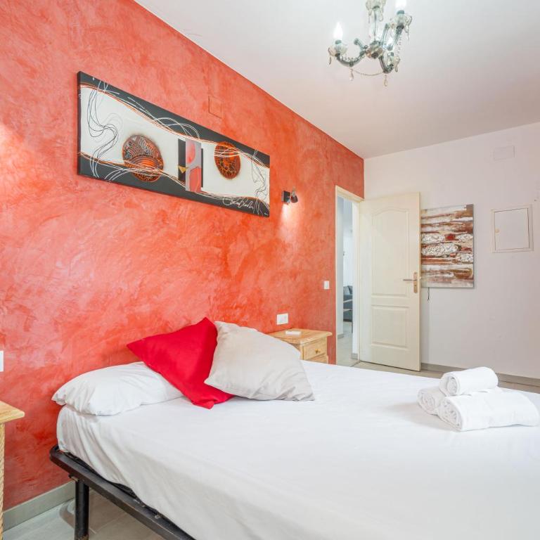 Casa con barbacoa , PISCINA con cascada , 4 HABITACIONES, capacidad HASTA 8-9 PERSONAS - Casa de 4 dormitorios - 26