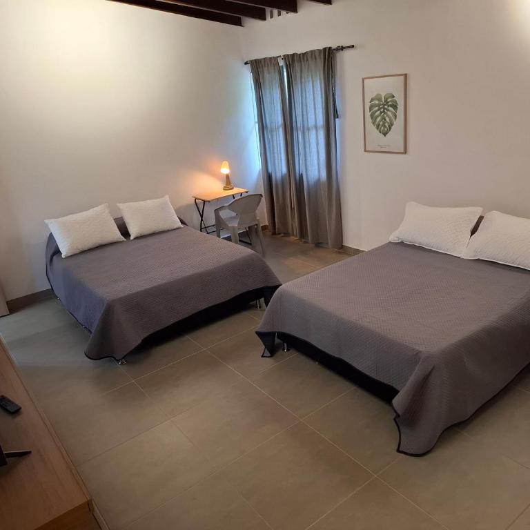 Hotel La Casona - Cerca al Estadio Atanasio Girardot y Laureles - Deluxe Quadruple Room - 6