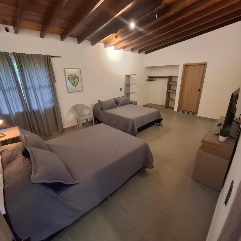 Hotel La Casona - Cerca al Estadio Atanasio Girardot y Laureles - Deluxe Quadruple Room - 11