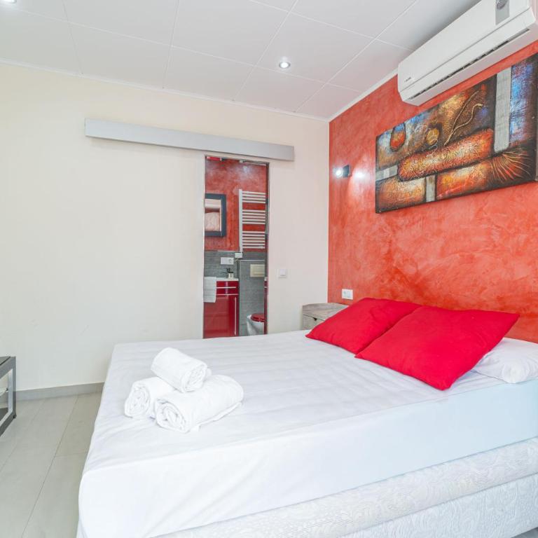 Casa con barbacoa , PISCINA con cascada , 4 HABITACIONES, capacidad HASTA 8-9 PERSONAS - Casa de 4 dormitorios - 32
