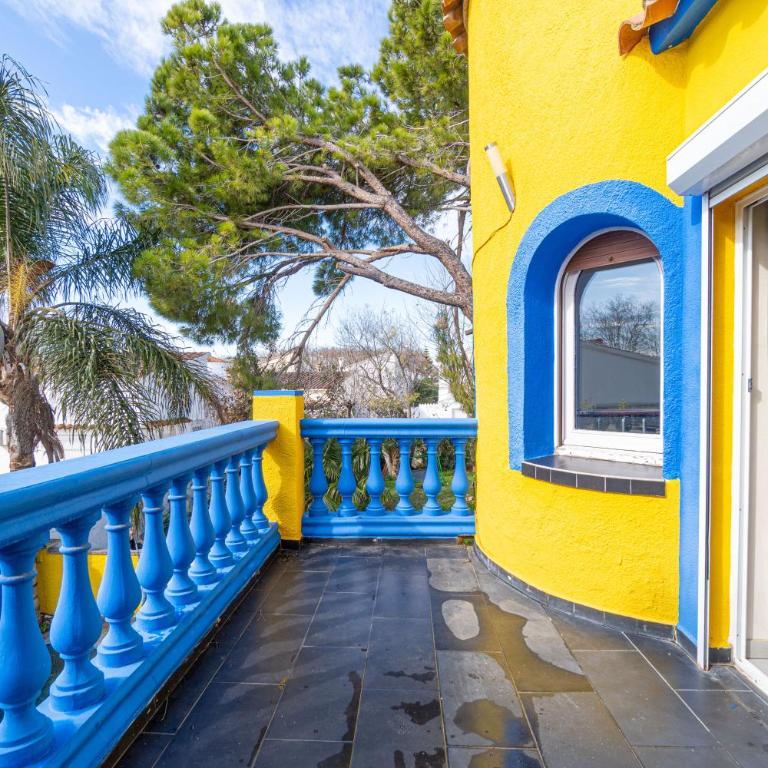 Casa con barbacoa , PISCINA con cascada , 4 HABITACIONES, capacidad HASTA 8-9 PERSONAS - Casa de 4 dormitorios - 35