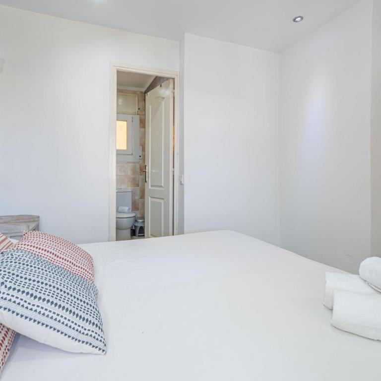 Casa con barbacoa , PISCINA con cascada , 4 HABITACIONES, capacidad HASTA 8-9 PERSONAS - Casa de 4 dormitorios - 38