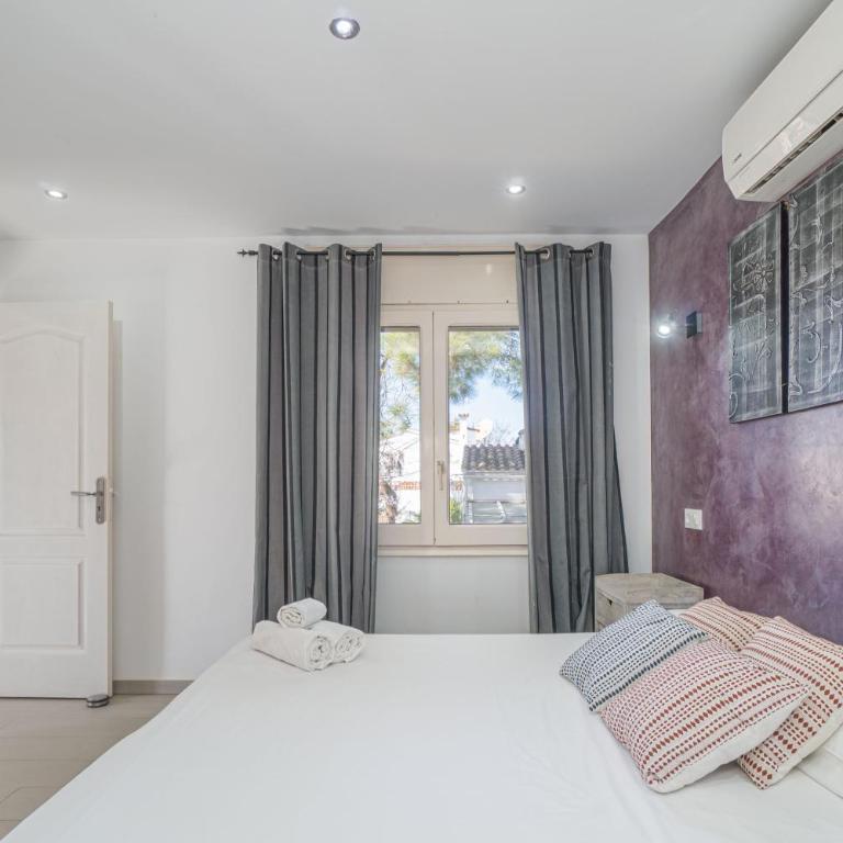 Casa con barbacoa , PISCINA con cascada , 4 HABITACIONES, capacidad HASTA 8-9 PERSONAS - Casa de 4 dormitorios - 39
