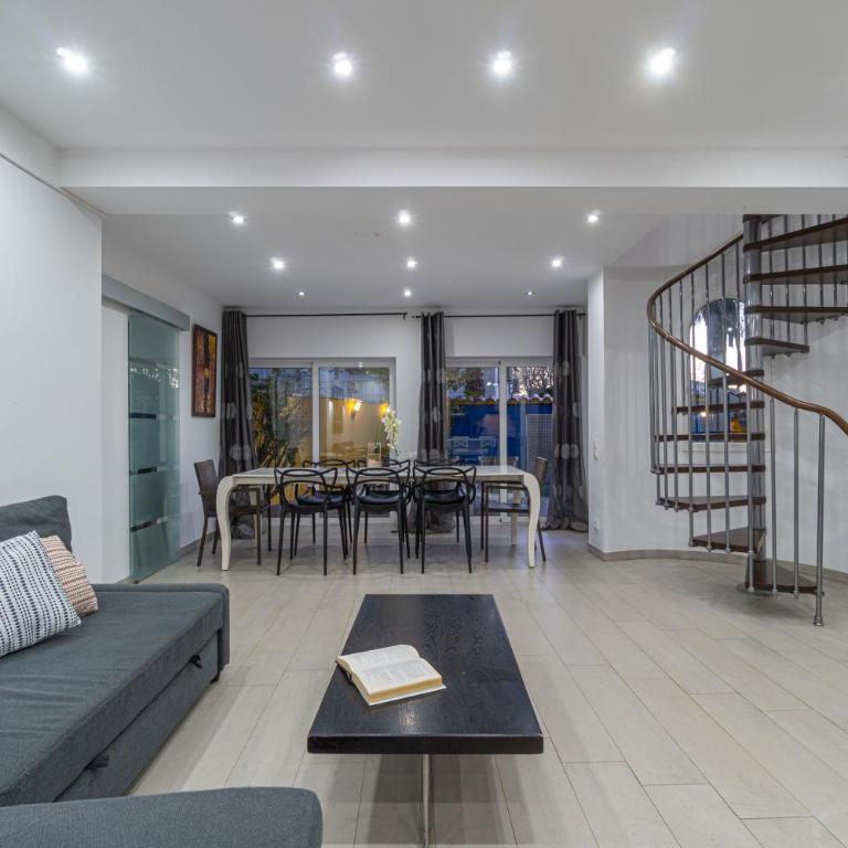 Casa con barbacoa , PISCINA con cascada , 4 HABITACIONES, capacidad HASTA 8-9 PERSONAS - Casa de 4 dormitorios - 47