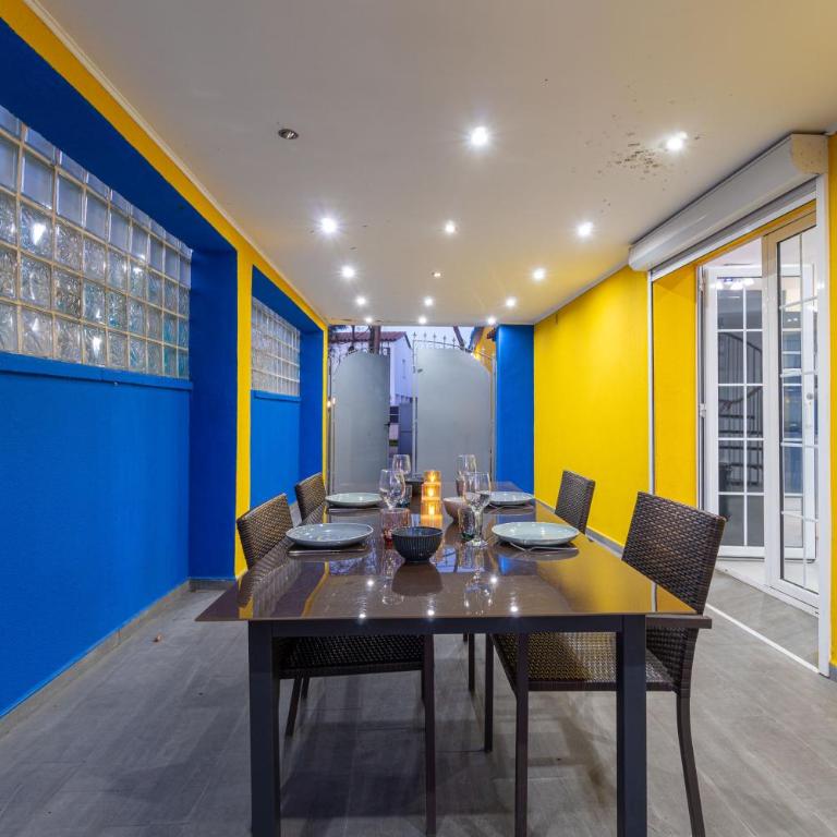 Casa con barbacoa , PISCINA con cascada , 4 HABITACIONES, capacidad HASTA 8-9 PERSONAS - Casa de 4 dormitorios - 48