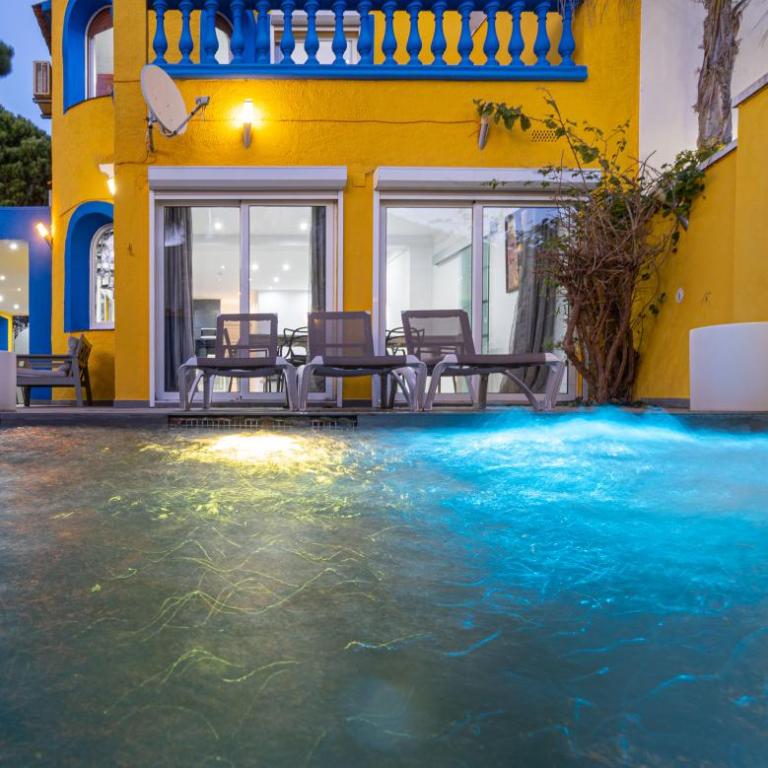 Casa con barbacoa , PISCINA con cascada , 4 HABITACIONES, capacidad HASTA 8-9 PERSONAS - Casa de 4 dormitorios - 50