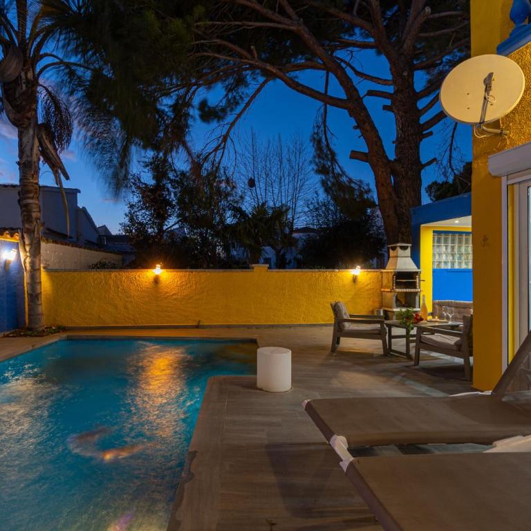 Casa con barbacoa , PISCINA con cascada , 4 HABITACIONES, capacidad HASTA 8-9 PERSONAS - Casa de 4 dormitorios - 54