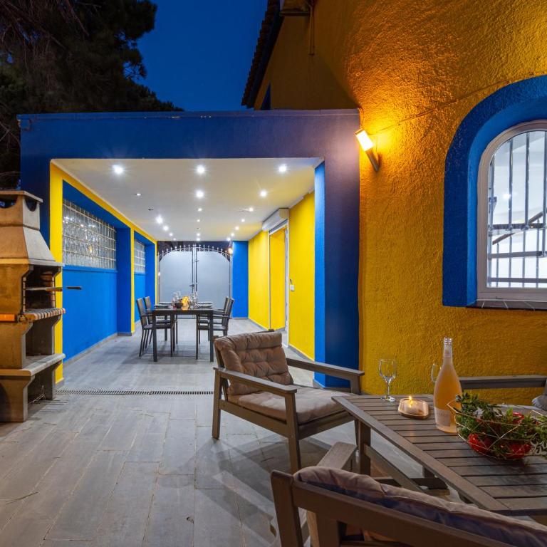 Casa con barbacoa , PISCINA con cascada , 4 HABITACIONES, capacidad HASTA 8-9 PERSONAS - Casa de 4 dormitorios - 55