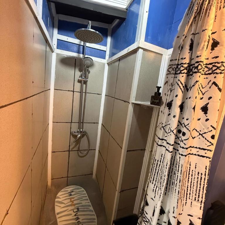 Hostal Suomi - Habitación Doble con baño privado - 2 camas - 4