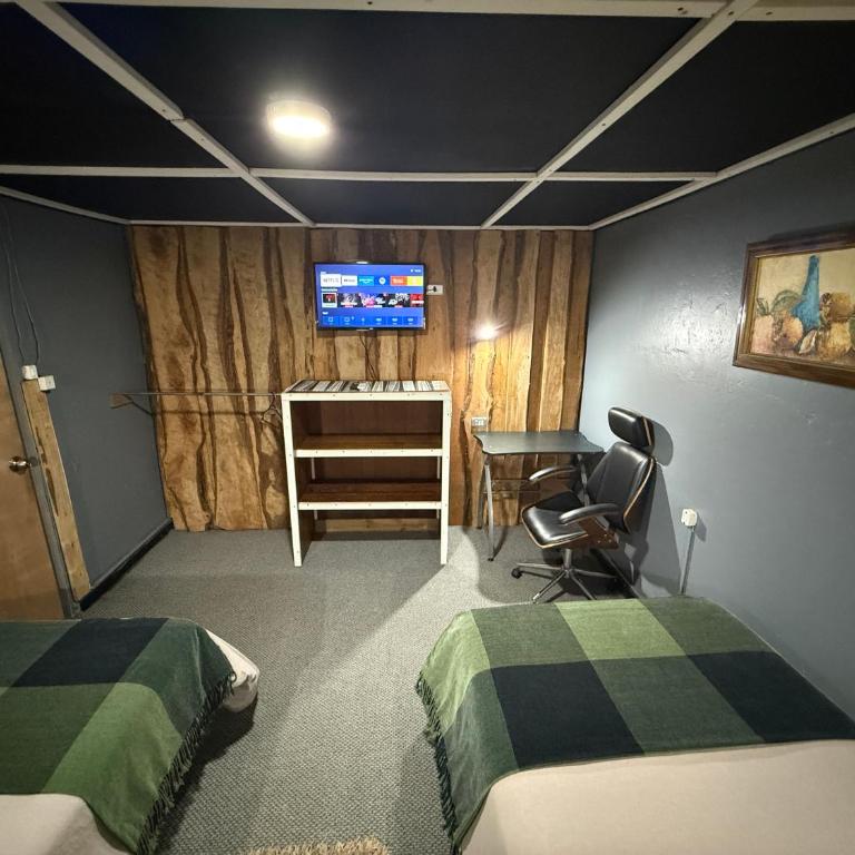 Hostal Suomi - Habitación Doble con baño privado - 2 camas - 2