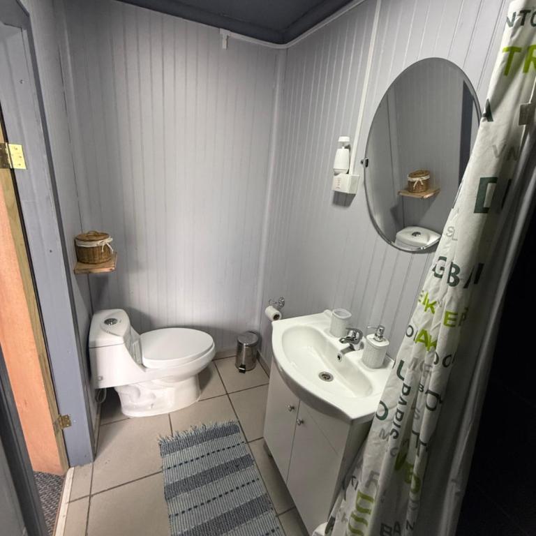 Hostal Suomi - Habitación Doble con baño privado - 2 camas - 8