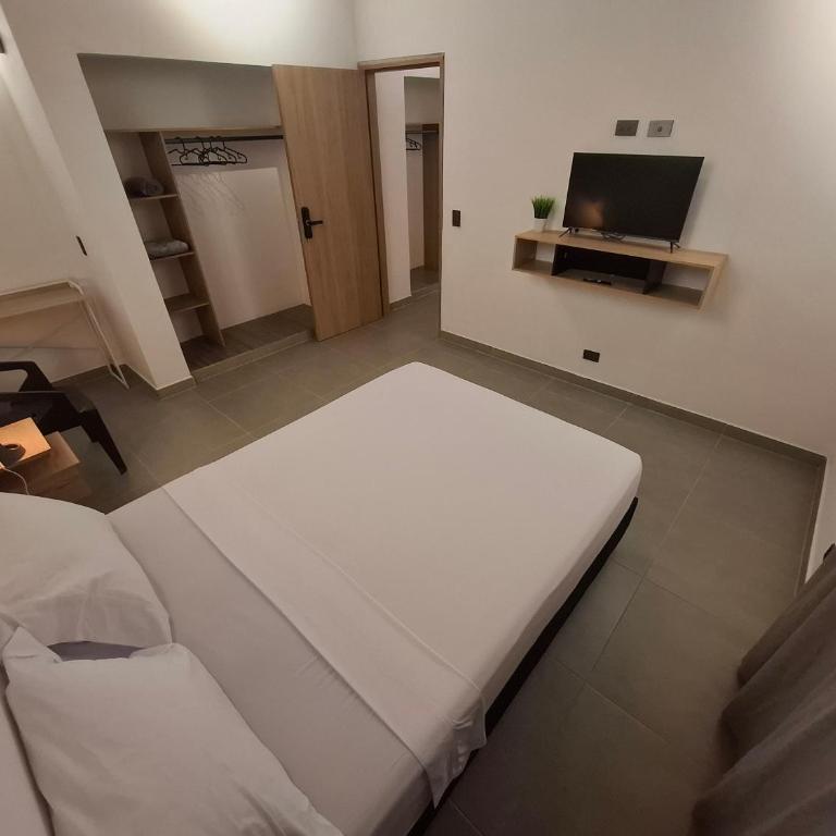 Hotel La Casona - Cerca al Estadio Atanasio Girardot y Laureles - Deluxe Double Room with Two Double Beds - 1