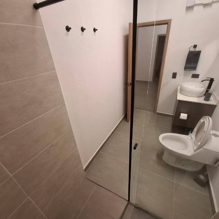 Hotel La Casona - Cerca al Estadio Atanasio Girardot y Laureles - Deluxe Double Room with Two Double Beds - 5