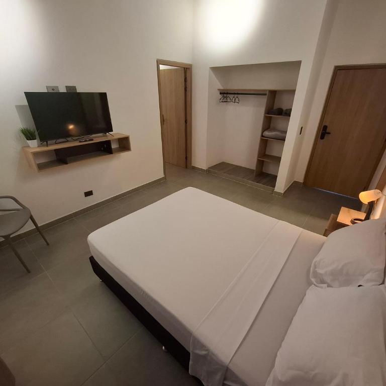 Hotel La Casona - Cerca al Estadio Atanasio Girardot y Laureles - Deluxe Double Room with Two Double Beds - 9