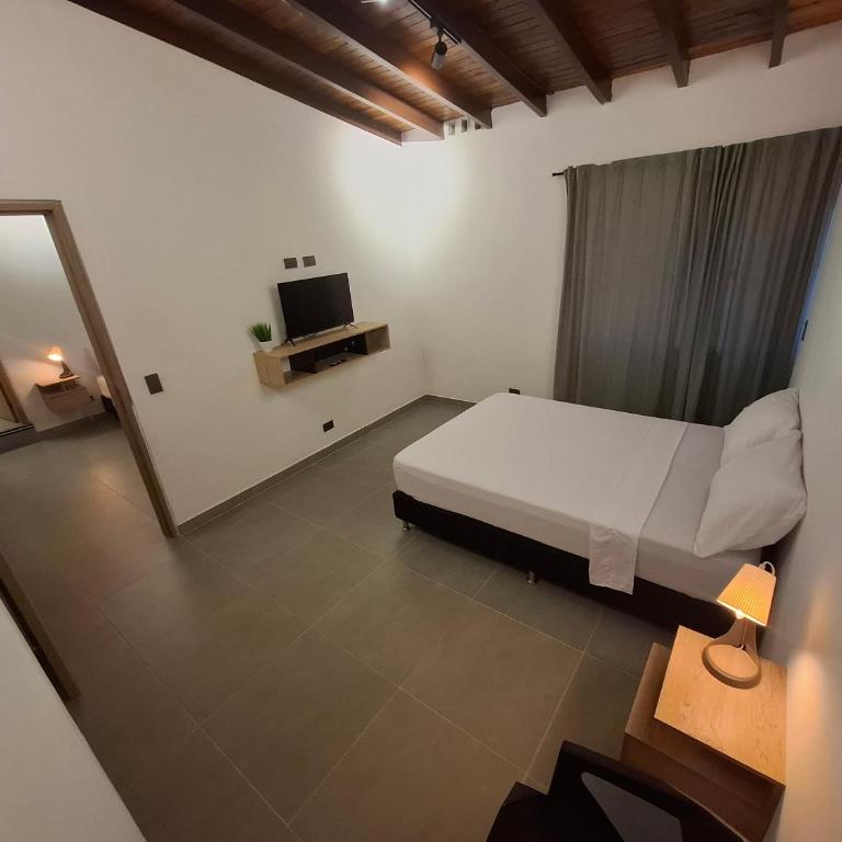 Hotel La Casona - Cerca al Estadio Atanasio Girardot y Laureles - Deluxe Double Room with Two Double Beds - 8