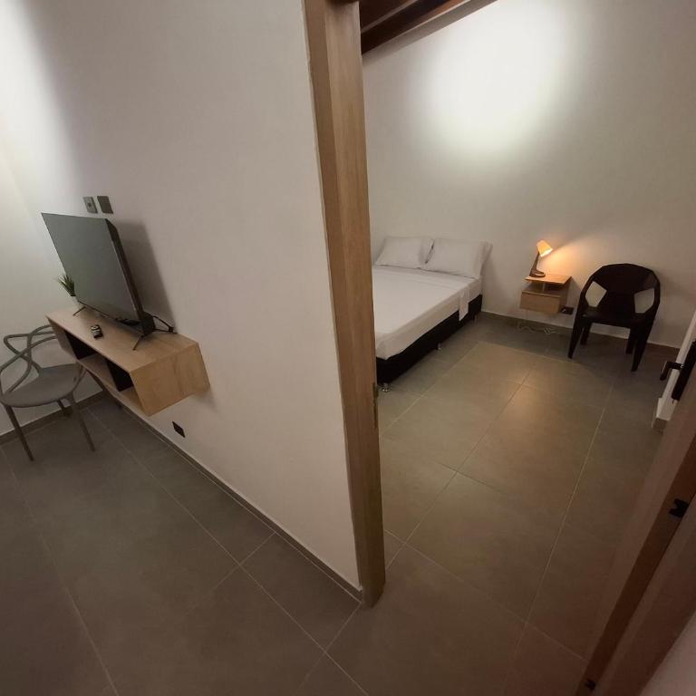 Hotel La Casona - Cerca al Estadio Atanasio Girardot y Laureles - Deluxe Double Room with Two Double Beds - 10