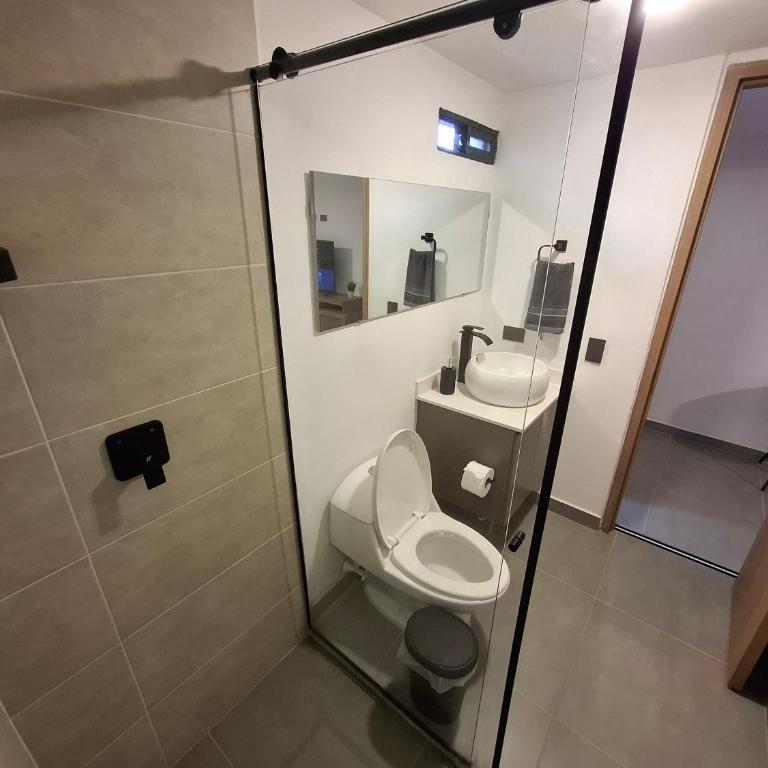 Hotel La Casona - Cerca al Estadio Atanasio Girardot y Laureles - Comfort Quadruple Room - 8