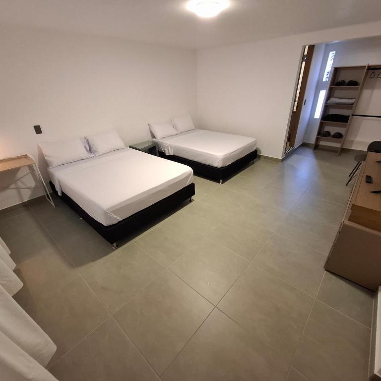 Hotel La Casona - Cerca al Estadio Atanasio Girardot y Laureles - Comfort Quadruple Room - 6