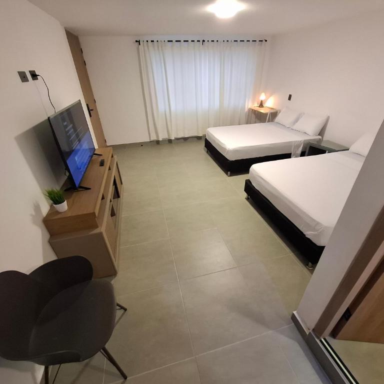Hotel La Casona - Cerca al Estadio Atanasio Girardot y Laureles - Comfort Quadruple Room - 5