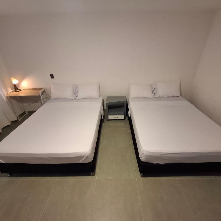 Hotel La Casona - Cerca al Estadio Atanasio Girardot y Laureles - Comfort Quadruple Room - 7