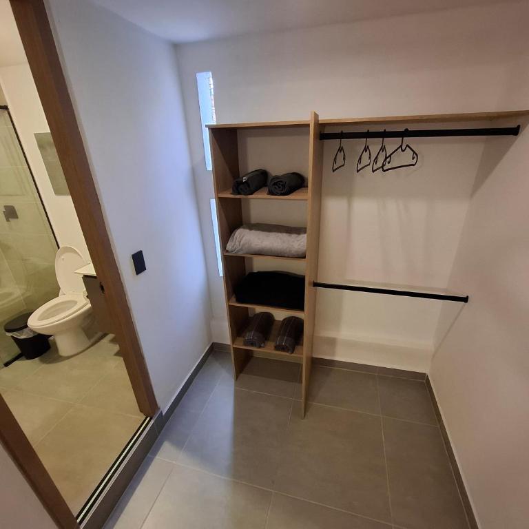 Hotel La Casona - Cerca al Estadio Atanasio Girardot y Laureles - Comfort Quadruple Room - 2