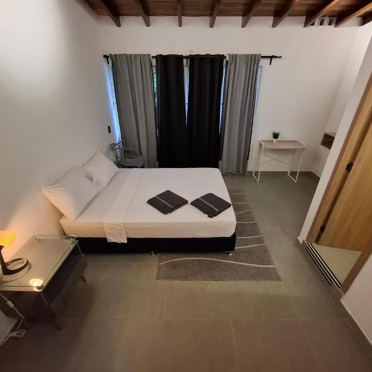 Hotel La Casona - Cerca al Estadio Atanasio Girardot y Laureles - Deluxe Double Room - 7