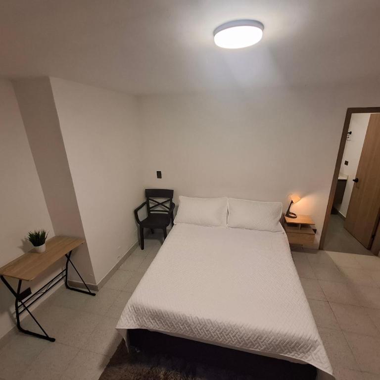 Hotel La Casona - Cerca al Estadio Atanasio Girardot y Laureles - Double or Twin Room with View - 8