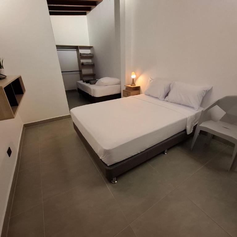 Hotel La Casona - Cerca al Estadio Atanasio Girardot y Laureles - Deluxe Double or Twin Room - 2