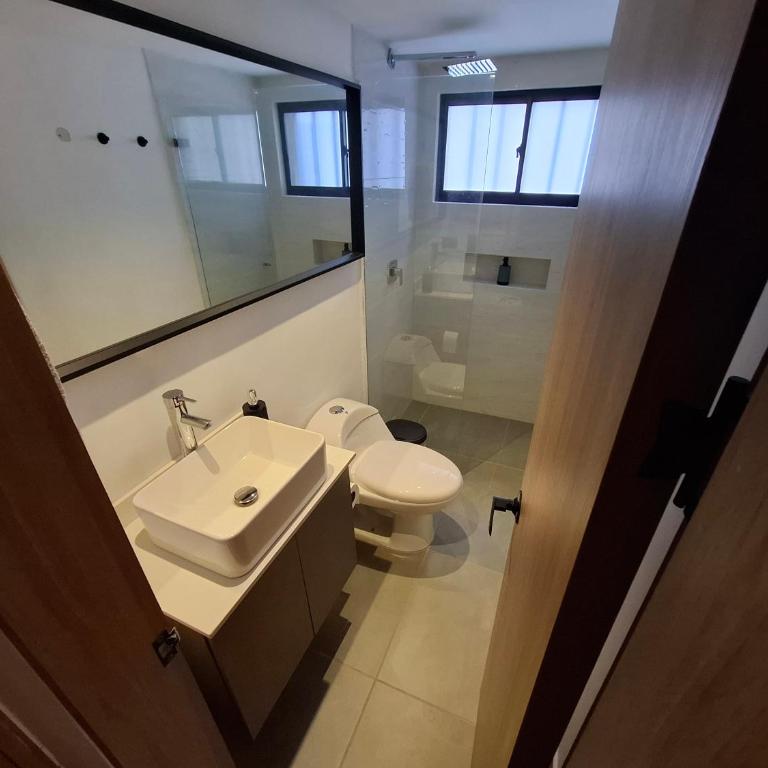Hotel La Casona - Cerca al Estadio Atanasio Girardot y Laureles - Deluxe Double or Twin Room - 4