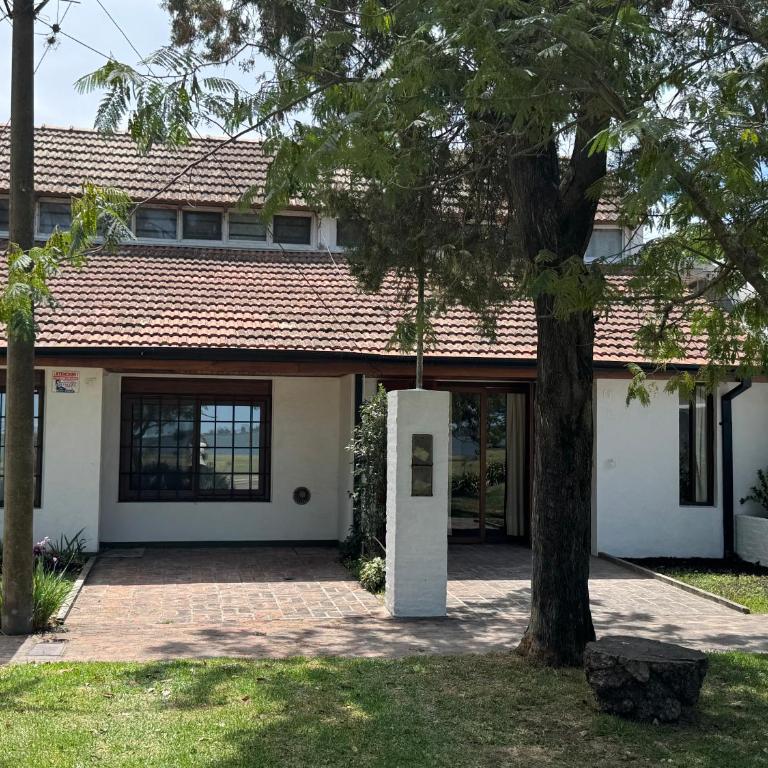 Costanera 61, frente a la laguna - Apartamento de 2 dormitorios - 2