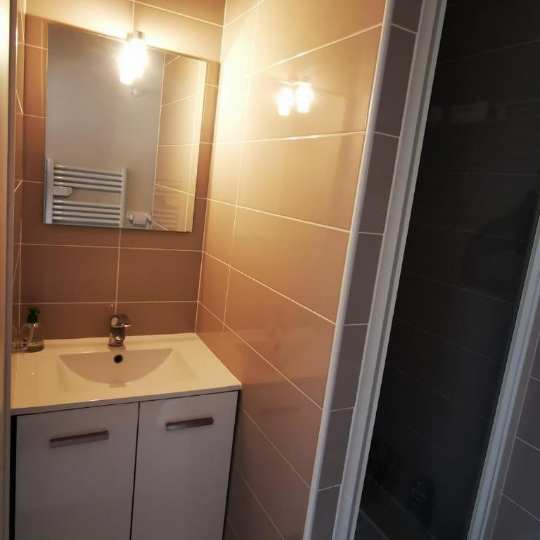 Vue mer, parking privé et la plage à deux pas - One-Bedroom Apartment - 11