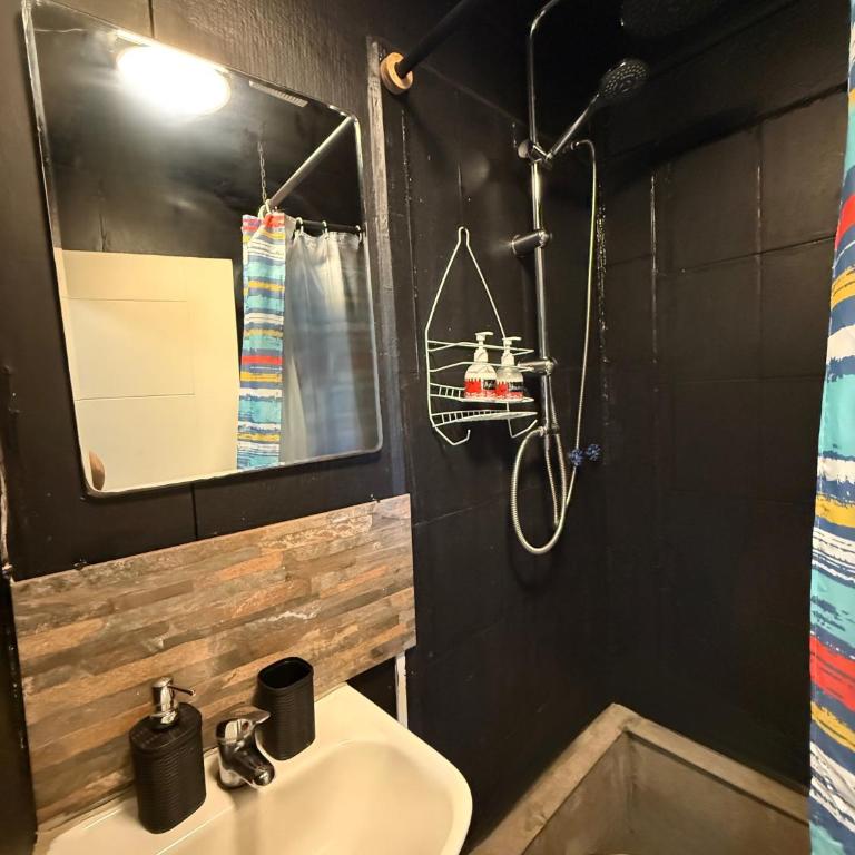 Hostal Suomi - Habitación Individual con baño privado - 4