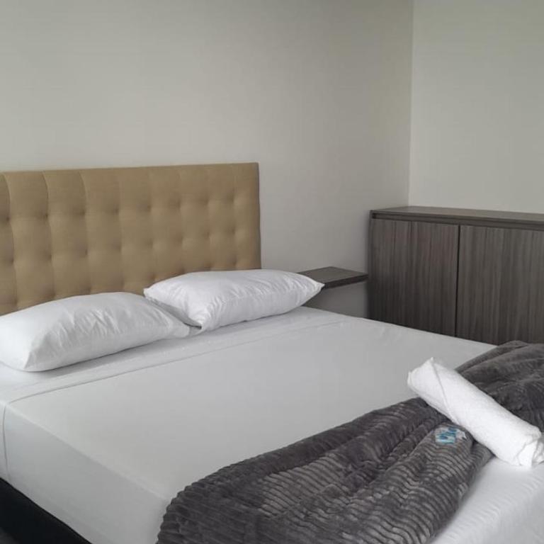 Hotel Golden Hills Manizales - Habitación Doble Deluxe - 9