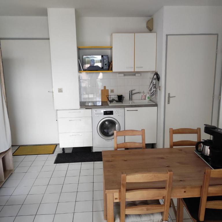 2 appartements mitoyens avec climatisation, piscine et parking - Plages et Port à 100m - Appartement 2 Chambres - Vue sur Piscine - 12