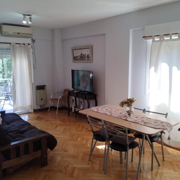 Departamento de dos ambientes con amplio balcón, muy luminoso - Apartamento de 1 dormitorio - 9