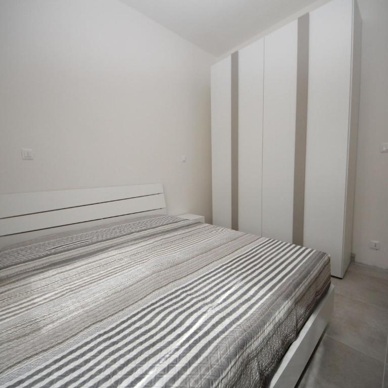 Stylish Stay for 4 near Porto Caleri - Two-Bedroom Apartment - 23