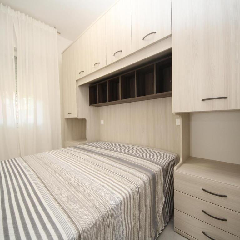 Stylish Stay for 4 near Porto Caleri - Two-Bedroom Apartment - 20