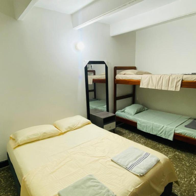 Casa Sisihuaca Hostal Santa Marta - Deluxe Family Room - 10