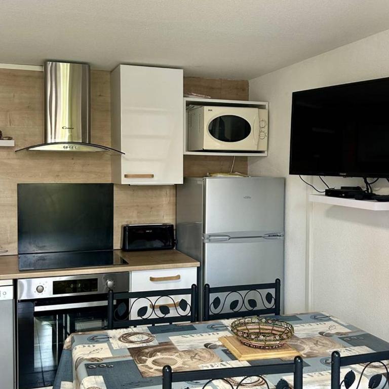 Superbe appart rénové avec clim et balcon à 50m de l'étang - FR-1-529-218 - Apartment - 5