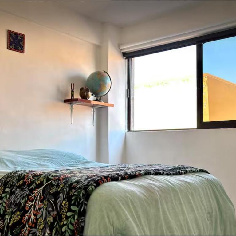 Cómoda y céntrica habitación en Tenochtitlán, en departamento compartido, CDMX - Habitación Doble Deluxe con vistas al castillo - 3