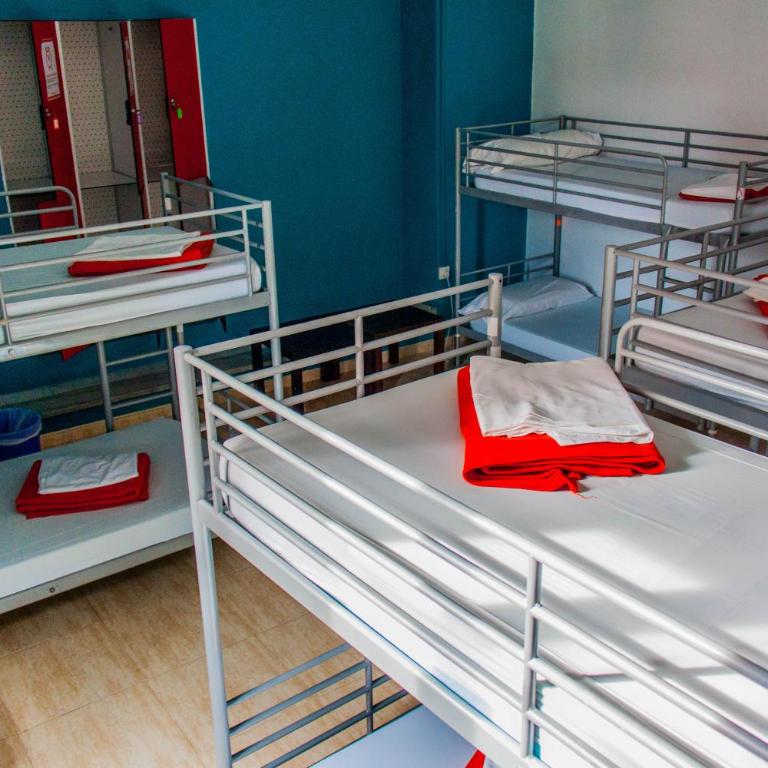 Feetup Home Backpackers Valencia - Bed in 10-Bed Mixed Dormitory Room - 4
