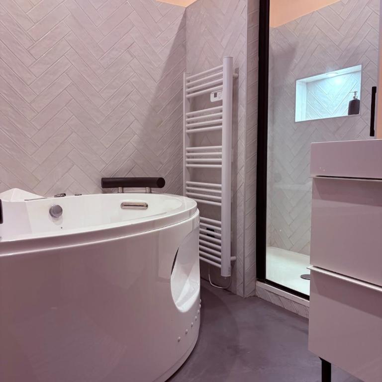 Gisele - Balneo-Two Bedrooms-Parking-Center - Appartement 2 Chambres - 5